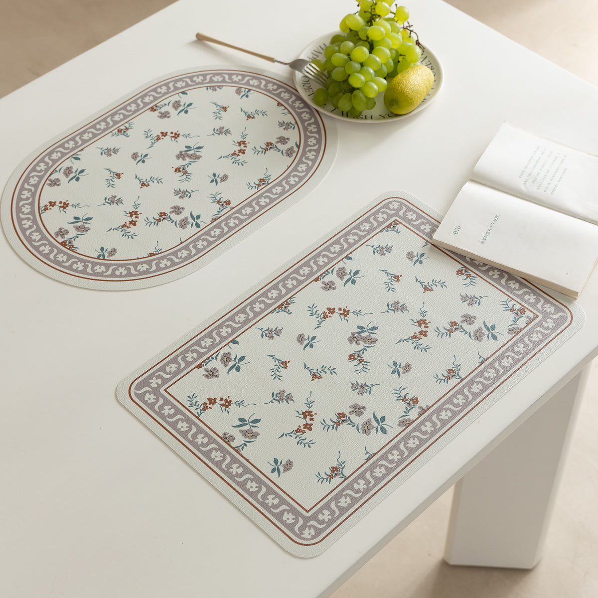 Abwischbare Tischsets aus PU‑Leder mit botanischem Silhouetten‑Design Brehn
