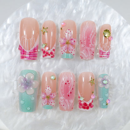 Kunstnagelset mit floralen Akzenten und eleganten Details Brehn