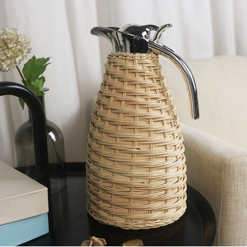 Stilvolle Wasserkaraffe mit geflochtenem Design Brehn