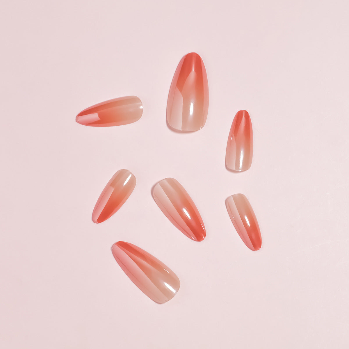 Ultra-glänzende mandelförmige Press-On Nagelkollektion Brehn