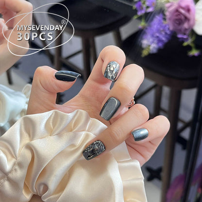 Stylisches Nagelkunst Press-On Set Brehn