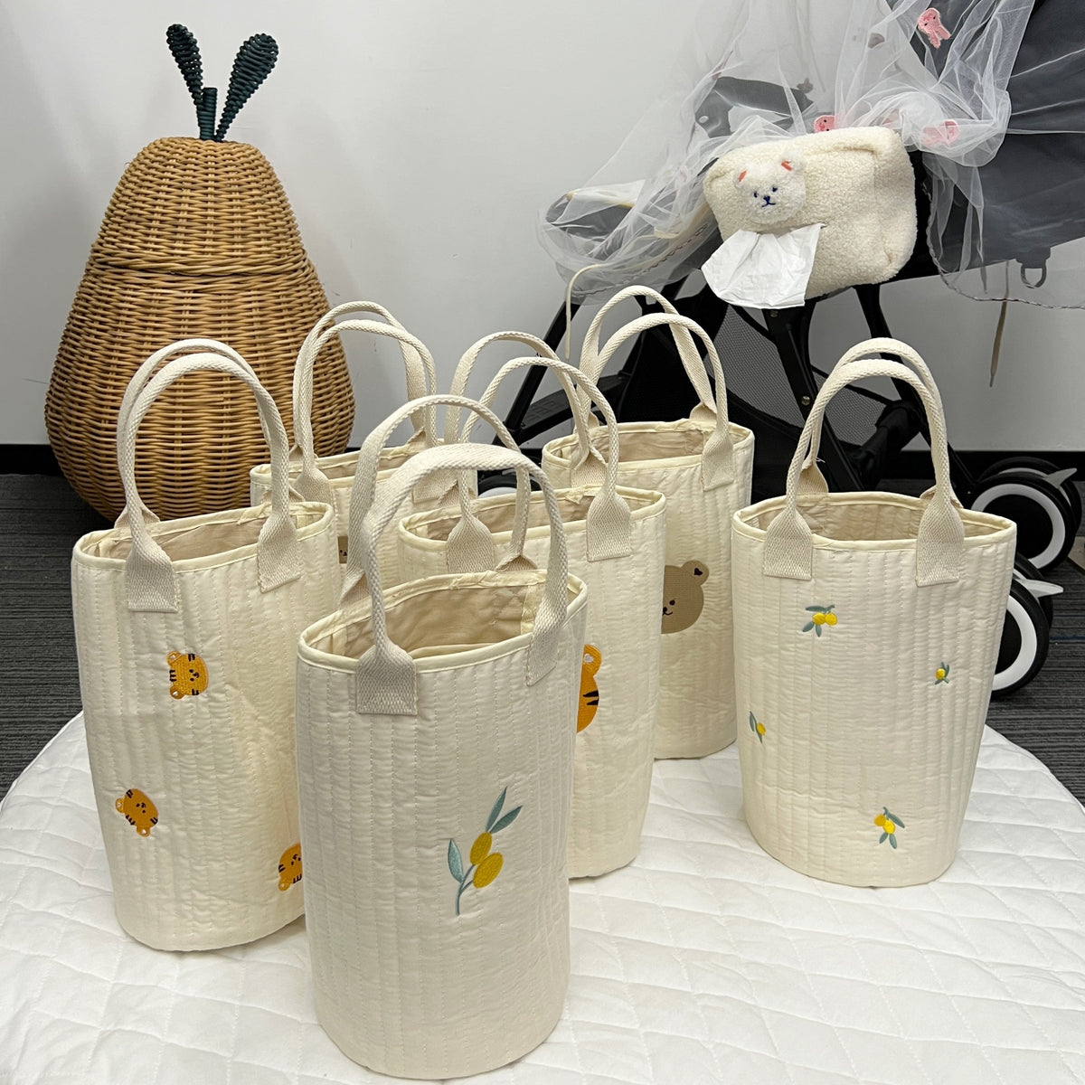 Ge quiltete Baumwoll-Canvas-Tasche mit besticktem Zitronenmuster und kurzen Webbandgriffen