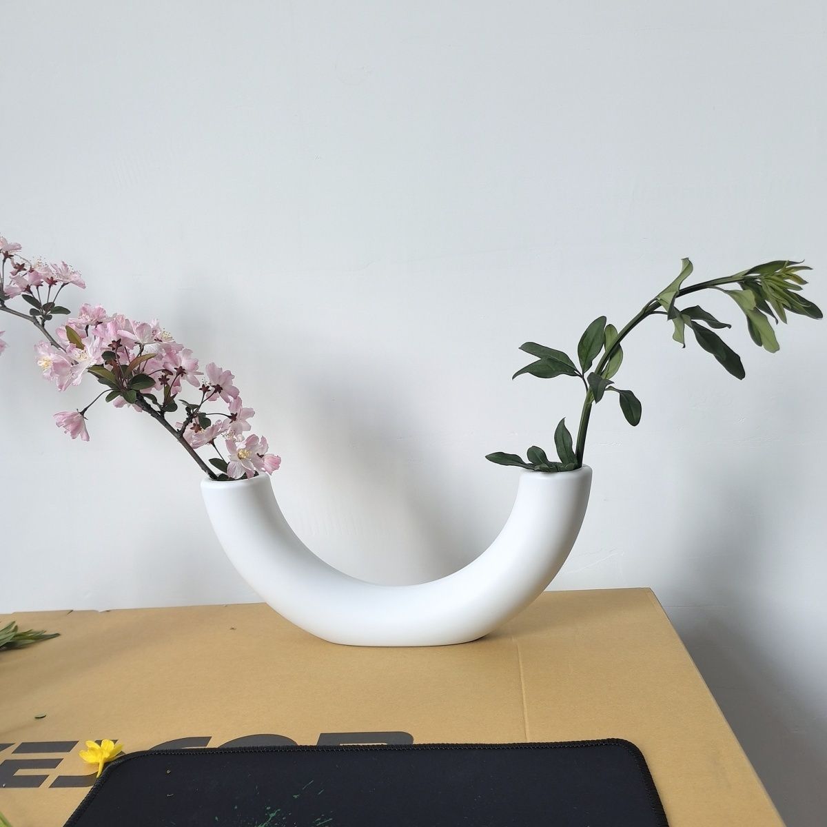 Zeitgenössische geschwungene Blumenvase Brehn