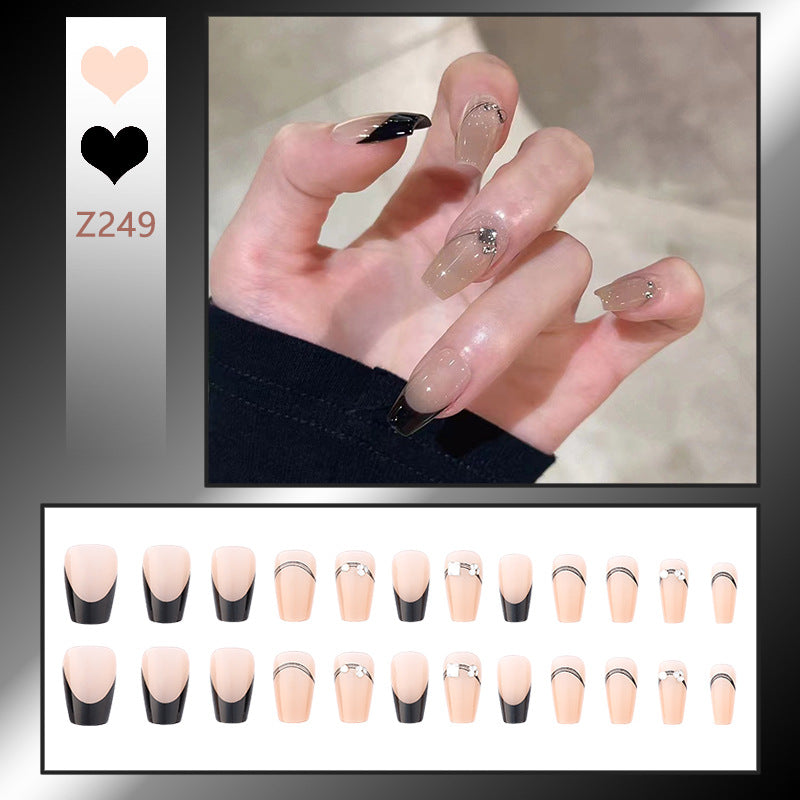 Dekoratives Press-On-Nagelset mit elegantem Design