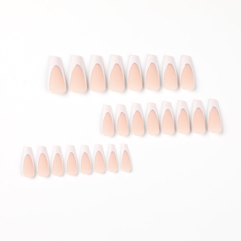 Lackierte Stiletto-Nägel mit Glitzerverzierung Brehn