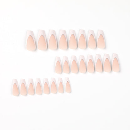 Lackierte Stiletto-Nägel mit Glitzerverzierung Brehn