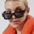 Damen modische quadratische Sonnenbrille mit robustem Rahmen und komfortablem Sitz Brehn