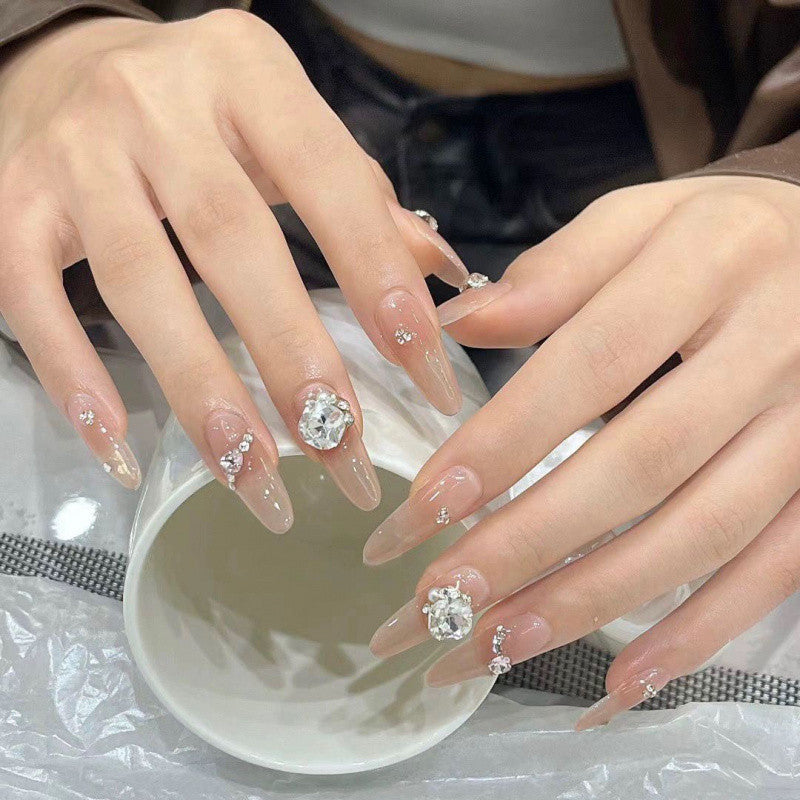 Dekorative Strass Nagelkunst Brehn