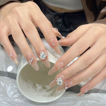 Dekorative Strass Nagelkunst Brehn