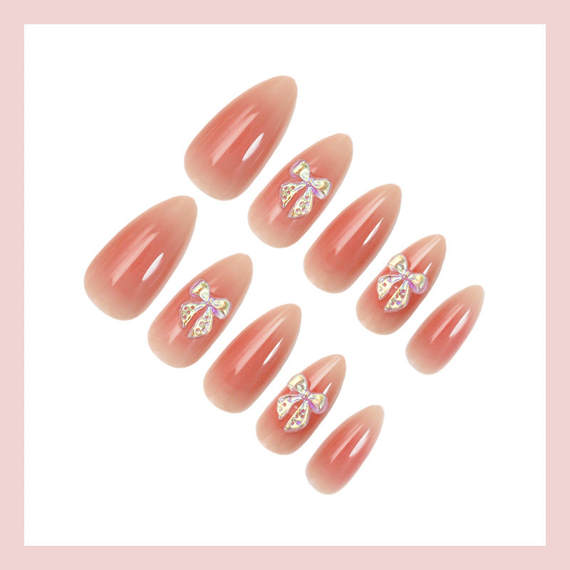 Kunstnagelset mit eleganten Ombre-Effekten und funkelnden Akzenten Brehn