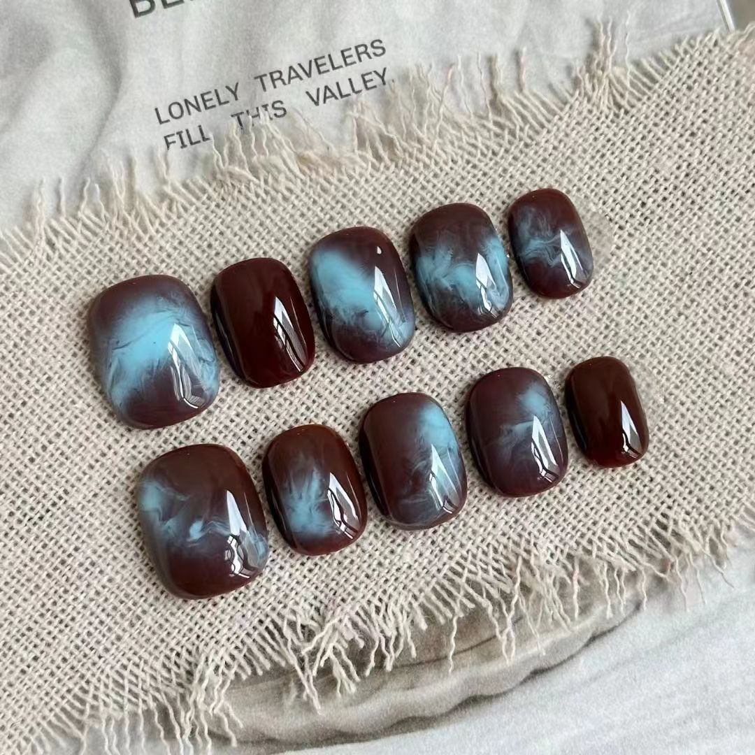 Elegantes Press-On Nagelset von Brehn