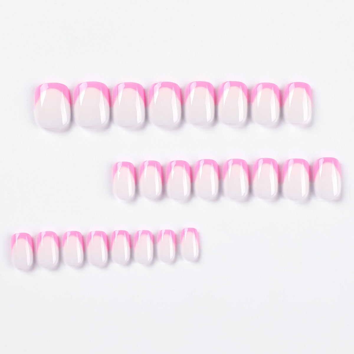 Kunstvolle Nagelgestaltung mit elegantem French-Tip und modernen Akzenten Brehn