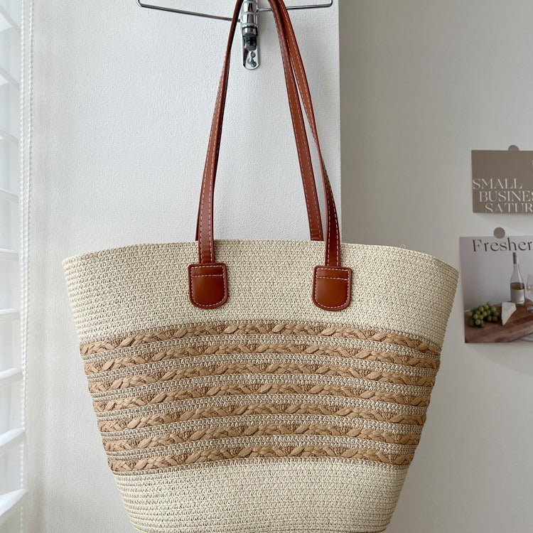 Handgefertigte Basttasche mit Eleganten Lederakzenten Brehn