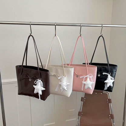 Glänzende Tote Bag mit Herz-Anhänger