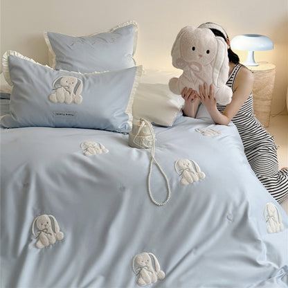 Plüschkaninchen Gestickter Rüschiger Baumwollsatin Bettdeckenbezug Set