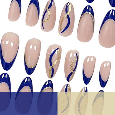 Künstlerische French Tip Nagelverstärkungen Brehn