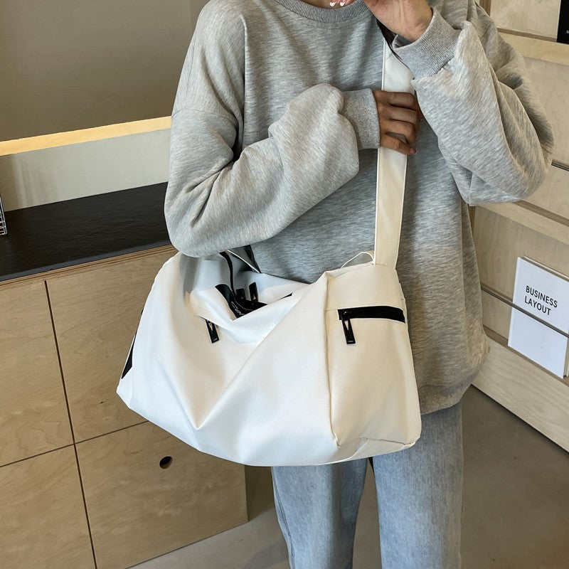 Stylische Reisetasche Mit Vielseitigen Aufbewahrungsmöglichkeiten Brehn