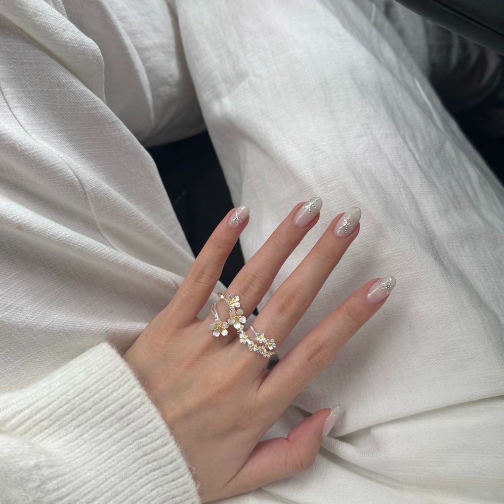 Glamorous Nail Art Extensions