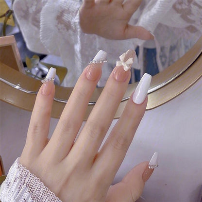 Premium Dekorative Press-On Nagelset mit Strassakzenten Brehn