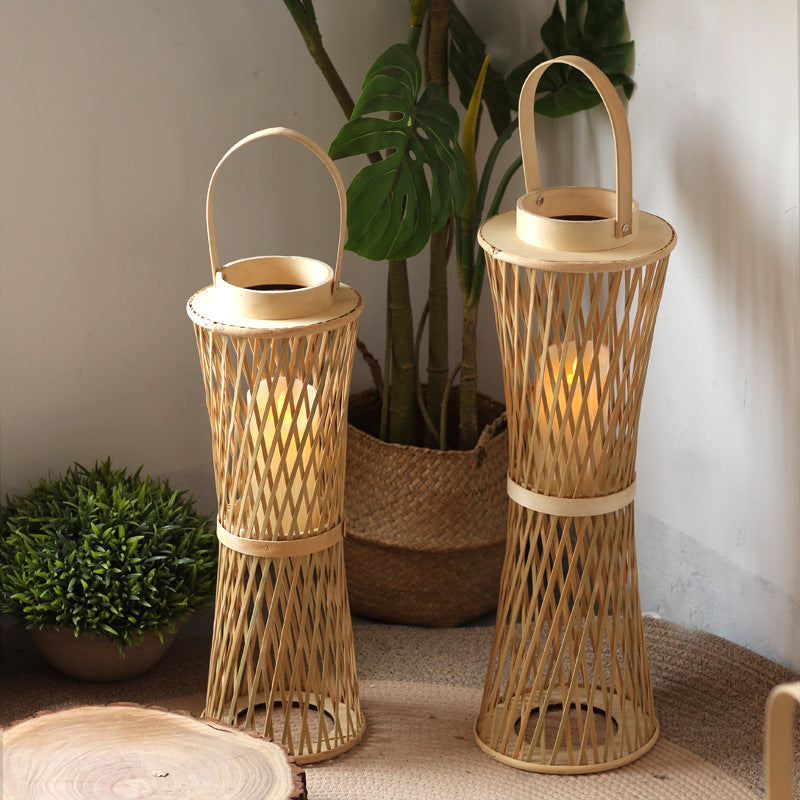 Elegante Laterne aus Rattan Brehn