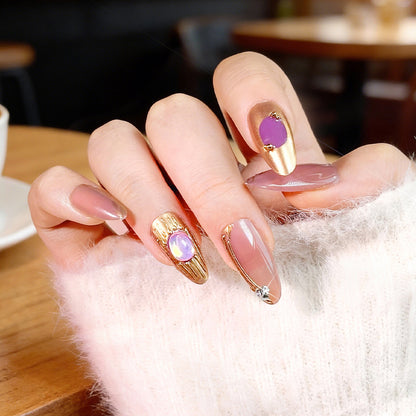 Elegante Druck-Nagelspitzen mit dekorativen Charms