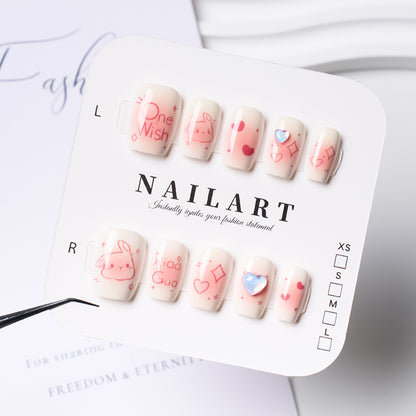 Kreatives Nagelkunstset mit Eleganten Applikationen Brehn