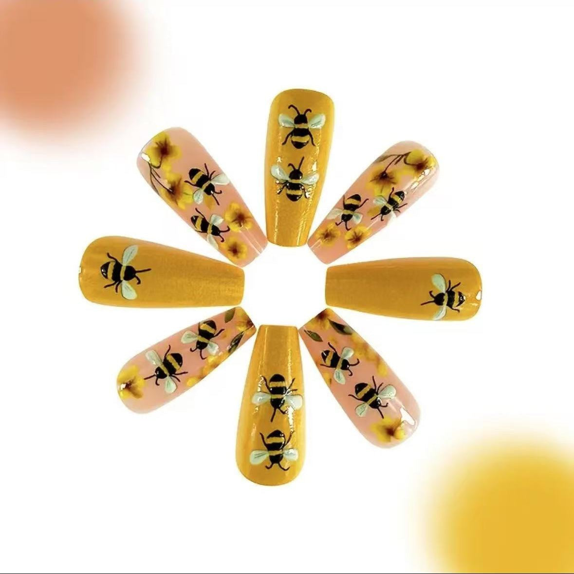 Kunstnagelset mit kreativen Bienen- und Blumendesigns Brehn