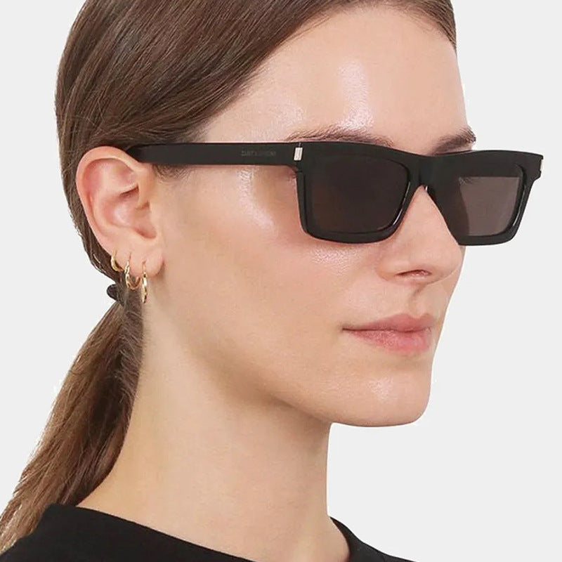 Damen quadratische Sonnenbrille mit transparenten Gläsern und stilvollem Design Brehn