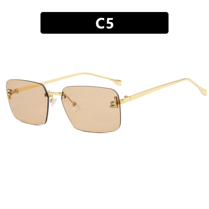 Damen quadratische Sonnenbrille mit elegantem goldenen Rahmen und stylishen Gläsern Brehn