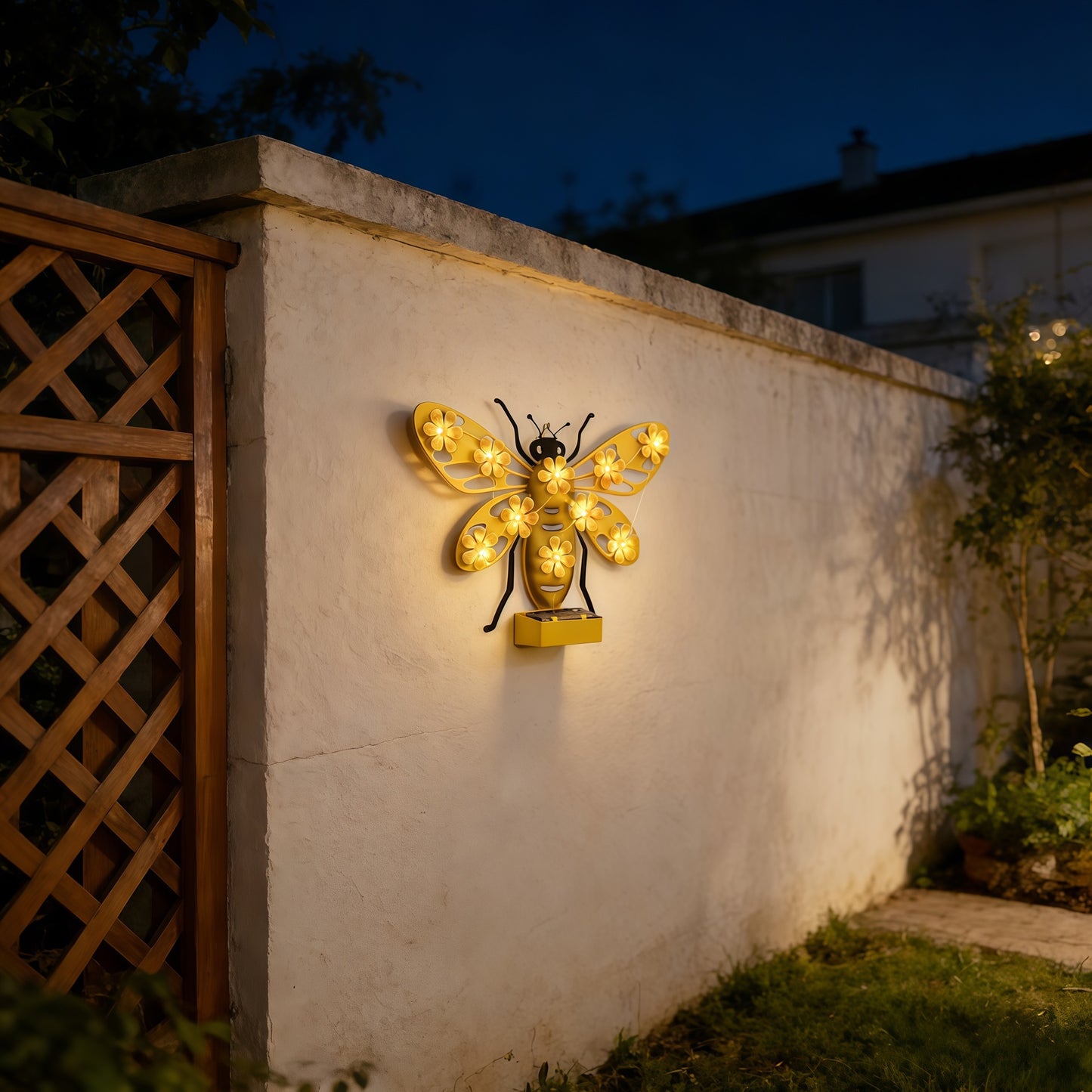 Dekorative Solar LED Bienen Wand Skulptur Mit Floralen Lichterketten Und Metall Halterung Brehn