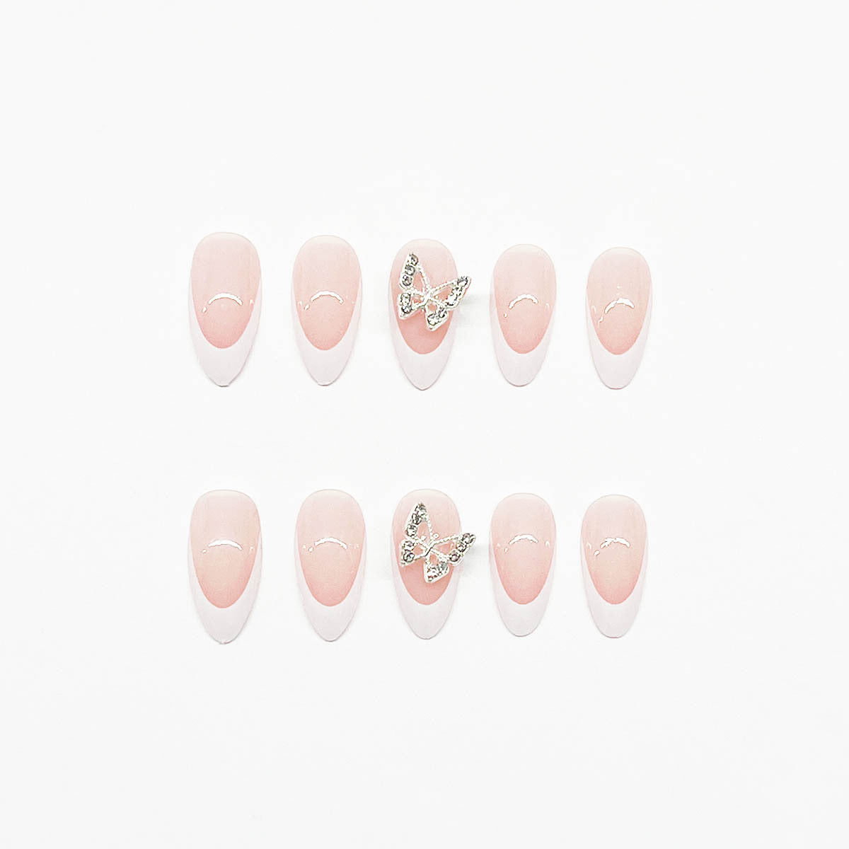 Kunstnagelset mit elegantem French Design und strassverzierten Akzenten Brehn