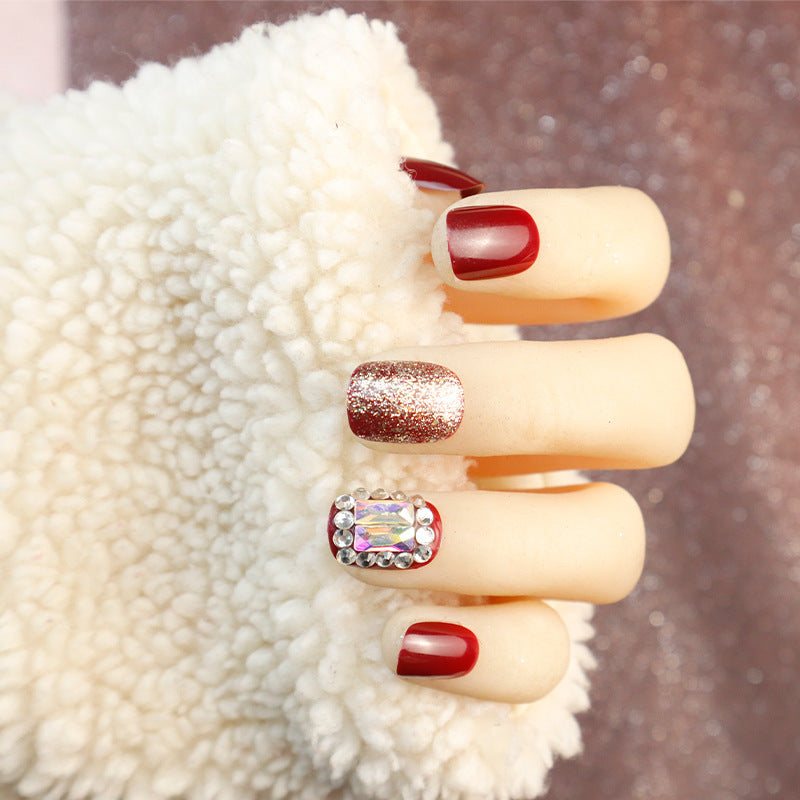 Glamouröses Press-On Nagelset mit Glitzer und Strassakzenten Brehn