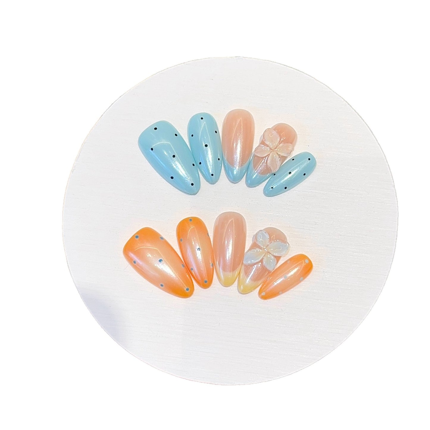 Künstliche Hand-Nail Art mit Floralen Akzenten Brehn