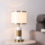 Moderne stilvolle Tischlampe