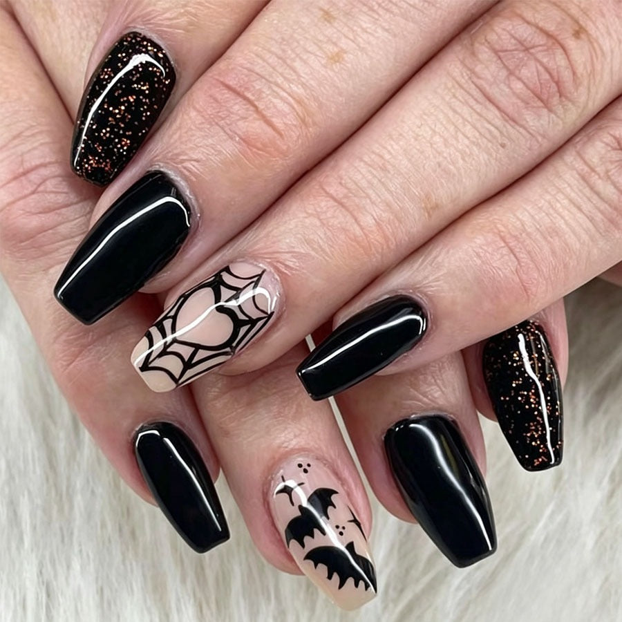 Kunstnagelset mit Halloween-Motiv und schaurigen Designs Brehn