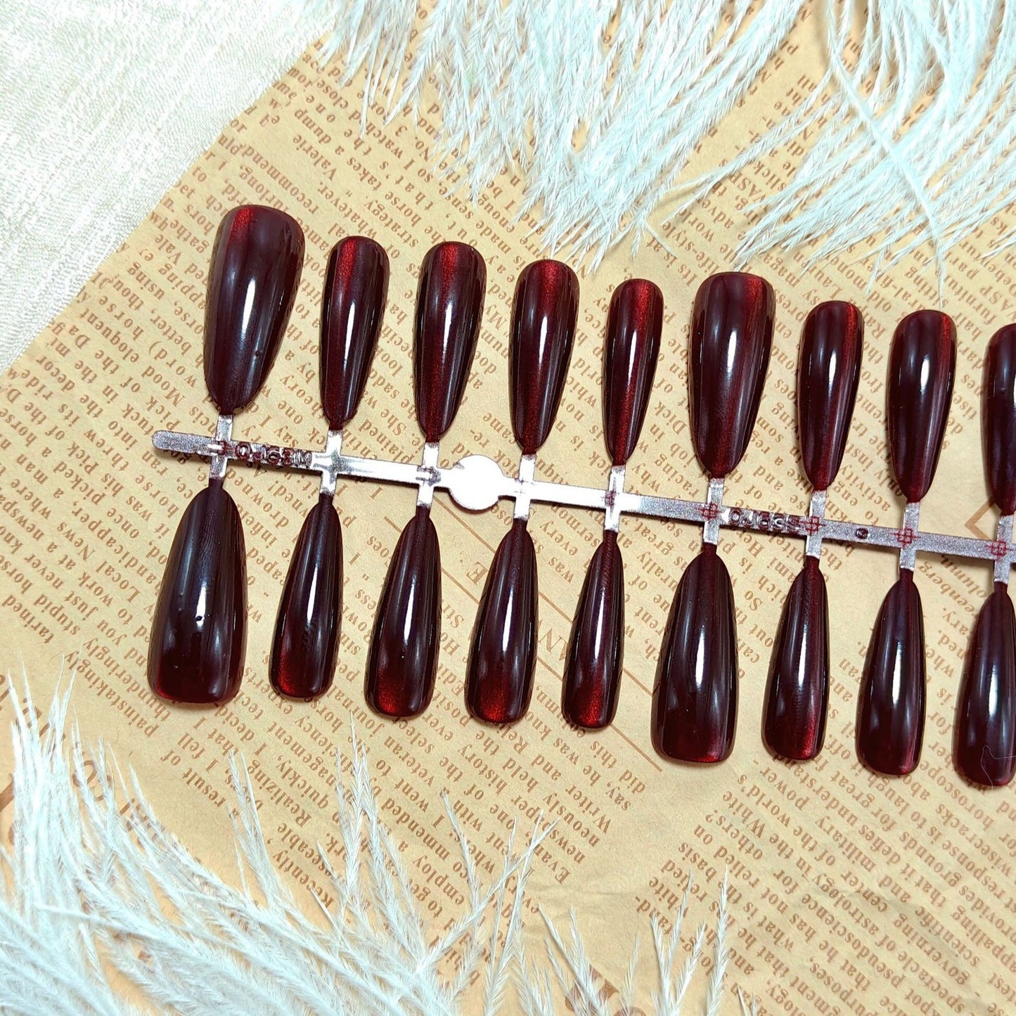 Elegante Kunstnägel im modernen Mandelform-Design Brehn