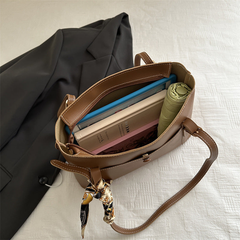 Elegante strukturierte Tote-Bag mit Schal-Detail