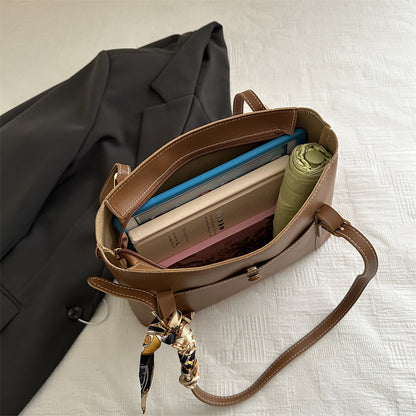 Elegante strukturierte Tote-Bag mit Schal-Detail