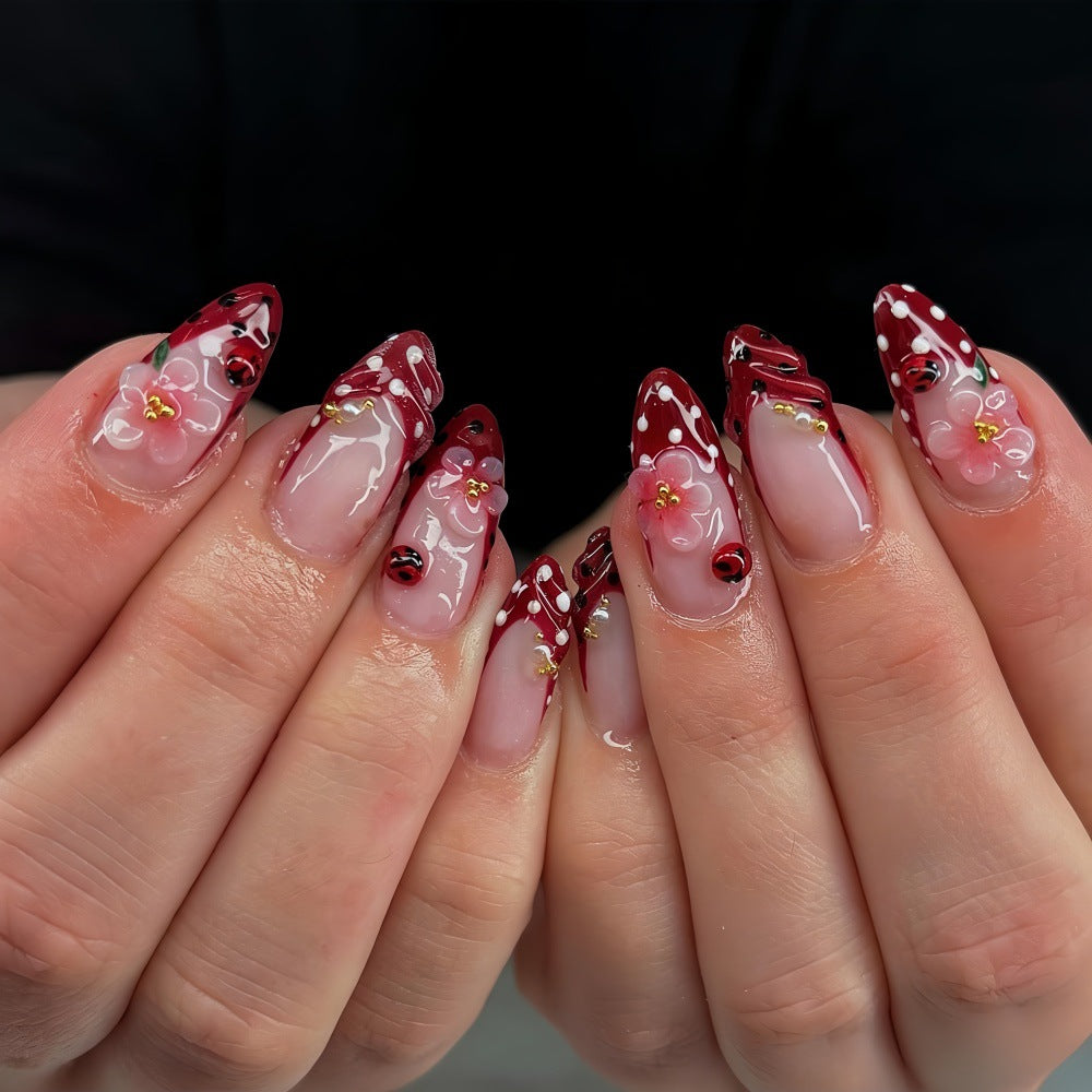 Kunstnägel mit Floralem Design und 3D-Akzenten Brehn