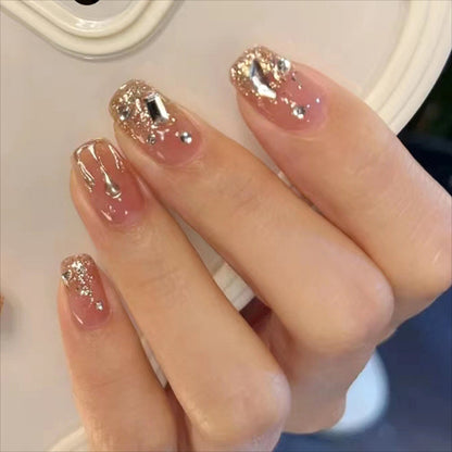 Glitzerndes Nagelkunstdesign
