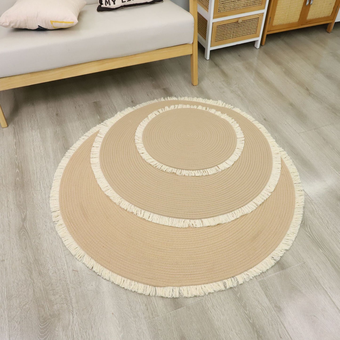 Runderteppich mit gefranstem Design