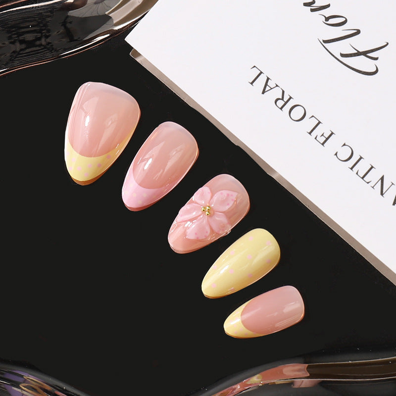 Floral Eleganter Press-On-Nagelset Brehn