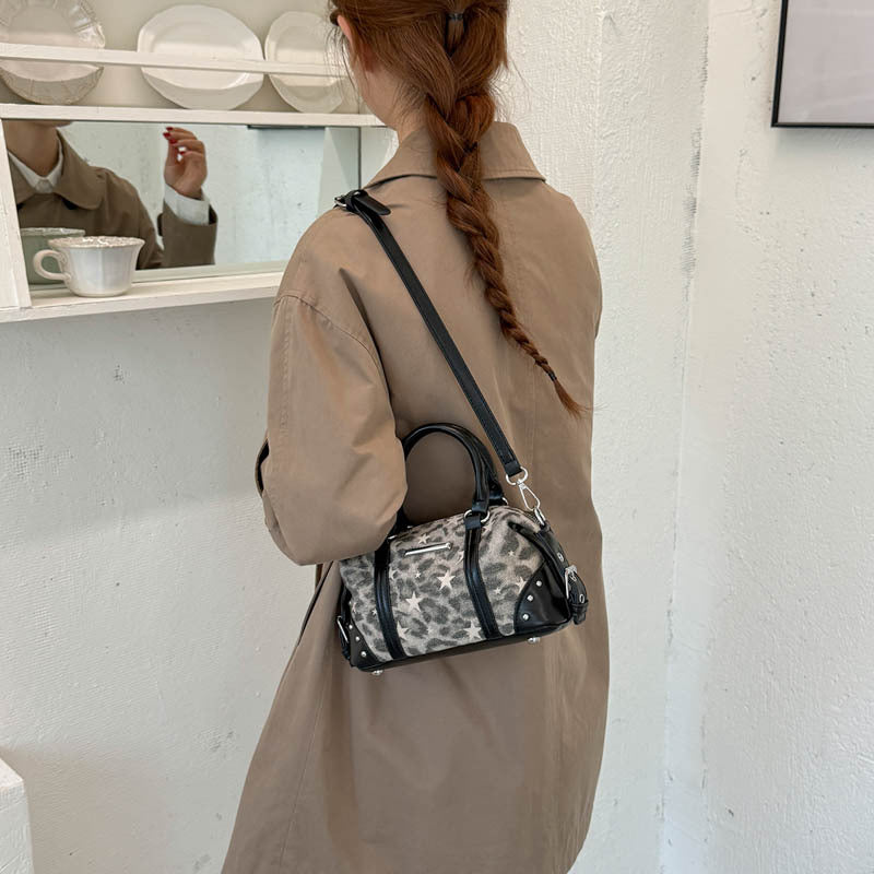 Zeitgenössische gemusterte Handtasche