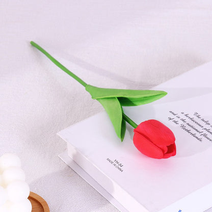 Realistischer Falscher Tulpenstängel