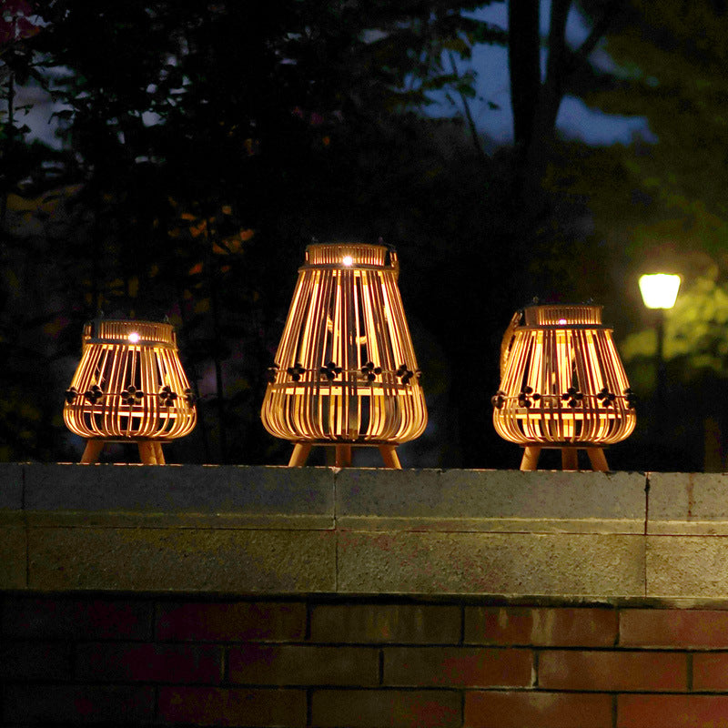 Dekorativer Lichtspender mit natürlichem Rattan Brehn