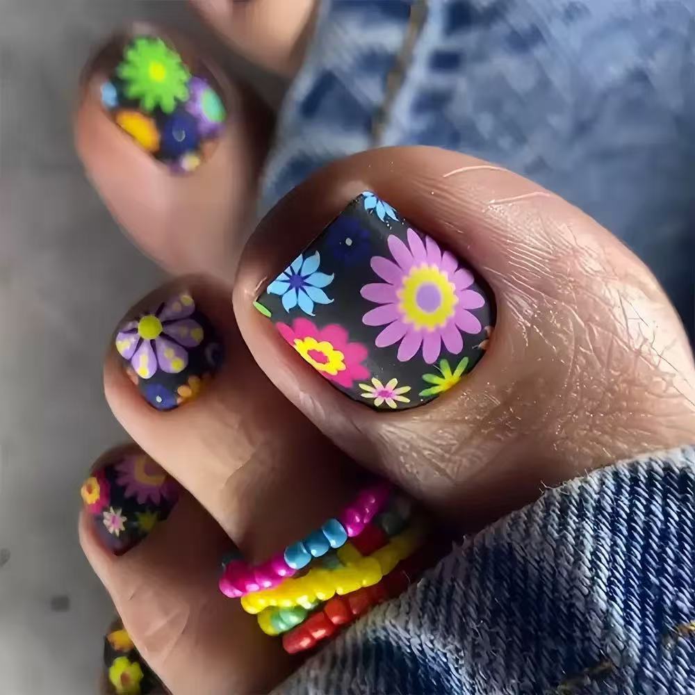 Fußnagelkunst-Set mit bunten Blumendesigns Brehn