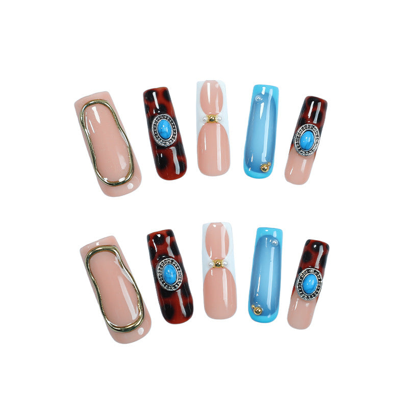 Kunstnagelset mit luxuriösen Design-Elementen und kreativen Akzenten Brehn