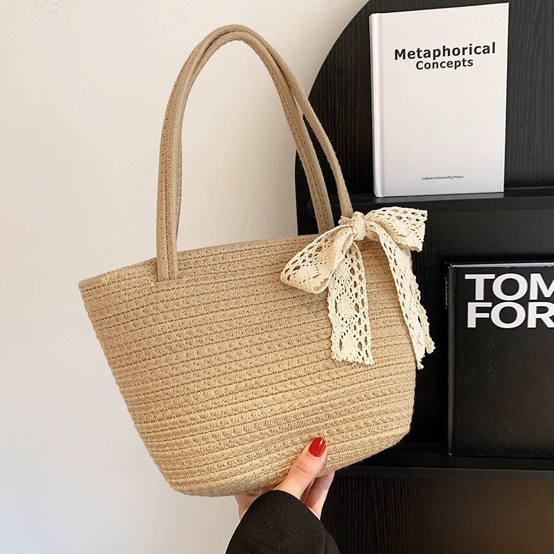 Damen Handtasche mit dekorativem Häkelband Brehn