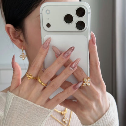 Elegante Nagelkunstverlängerungen