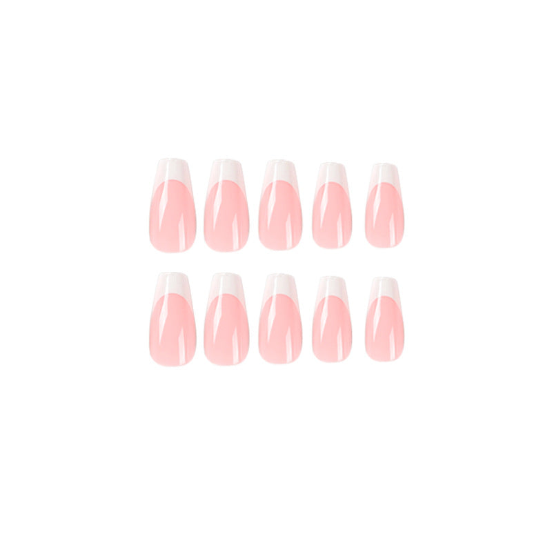Kunstvolle Nagelkunst mit French Tip Design Brehn
